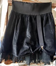 Gonna nera in  velluto, pizzo e chiusura regolabi