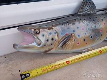 trota in resina da appendere 