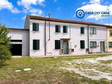 Villetta a schiera di Testa con garage e giardino