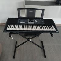 tastiera Yamaha con supporto