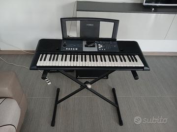 tastiera Yamaha con supporto