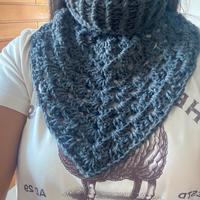 Scaldacollo in lana fatto a mano all’uncinetto