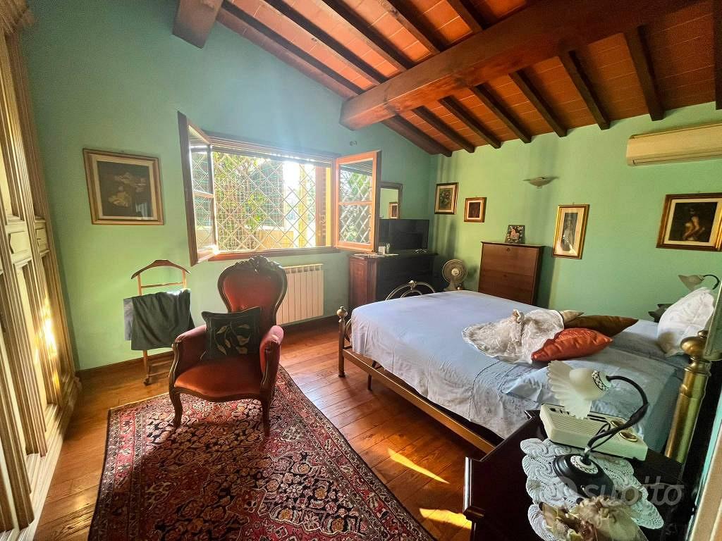 Rustico / Casale di 440 m² con più di 5 locali a P - Vista 4