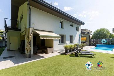 Villa di 341 m² con più di 5 locali e box auto dop