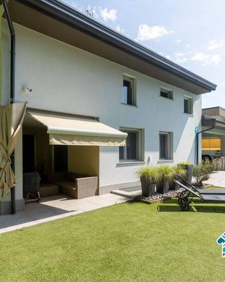 Villa di 341 m² con più di 5 locali e box auto dop