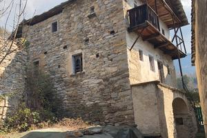 Casa con terreno da ristrutturare