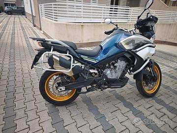 CF Moto 800 Touring 2024 – Solo 800 km – Pari al n