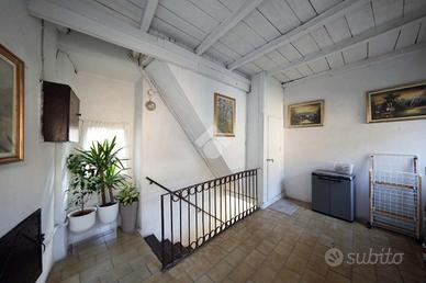 2 LOCALI A VERANO BRIANZA