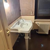 Bagno completo .........sanitari e rubinetti