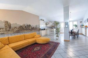 Appartamento di 140 m² con 3 locali e box auto a U