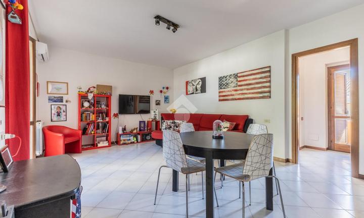 VILLA A SCHIERA CENTRALE A BRACCIANO