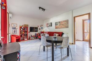 VILLA A SCHIERA CENTRALE A BRACCIANO