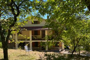 Bifamiliare con ampio giardino