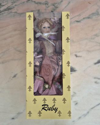 Bambola in porcellana “Ruby” - Victorian Dolls