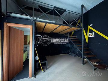 NEGOZIO SU 2 LIVELLI