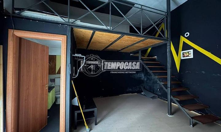 NEGOZIO SU 2 LIVELLI