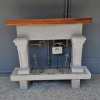 Camino decorativo in pietra serena con mensola 