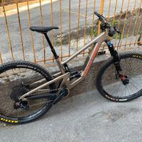 Santa cruz megatower c axs