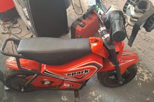 moto elettrica con  ruotino