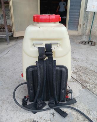 irroratore a spalla a motore