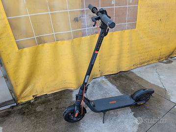 Monopattino Ninebot Kickscooter F2 Pro