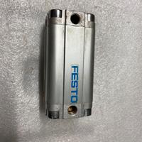 Cilindro penumatico FESTO