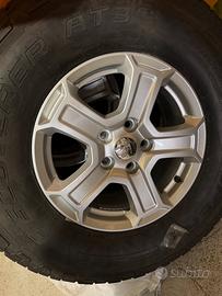 5 Cerchi e gomme originali Jeep Wrangler jl