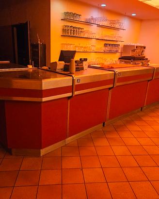bancone bar completo con registratore di cassa 