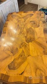 Tavolo e sedie antiche