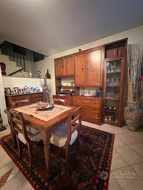 Tavolo allungabile  in legno massello noce