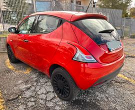 LANCIA YPSILON Hybrid Silver Rossa