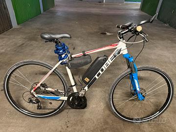 Mountaine bike con pedalata assistita