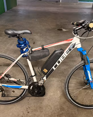 Mountaine bike con pedalata assistita