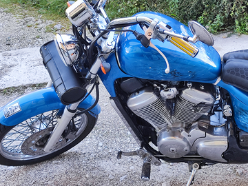 Honda Shadow 600 anno 96 con 75000 km