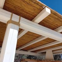 Pergolato con canne di bambù