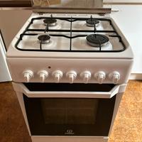Cucina a gas Indesit 4 fuochi con forno elettrico