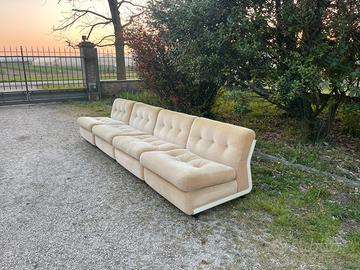 Divano/Poltrone Modulari Amanta di Mario Bellini