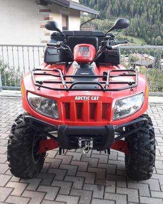 quad Artic cat 700
