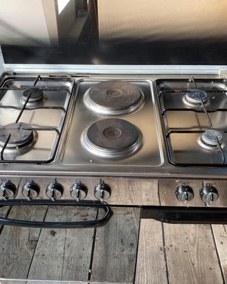Cucina a gas con forno elettrico