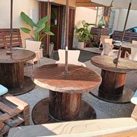 Tavoli e panchine per dehor