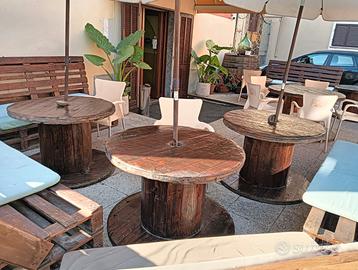 Tavoli e panchine per dehor