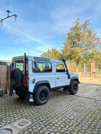 Land Rover Defender 90 TD4 2.2