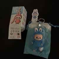 Popmart Pin for love lettera O azzurro