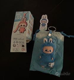 Popmart Pin for love lettera O azzurro