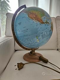 Mappamondo Luminoso "Blue World" – Design & Legno