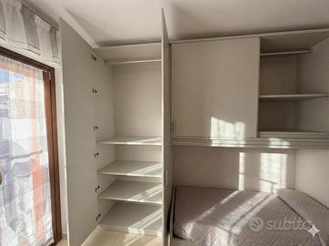 Cameretta a ponte, letto duetto e cassettiera