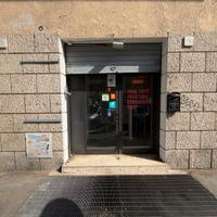 Locale commerciale con canna fumaria