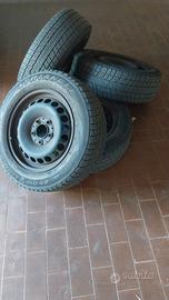 4 cerchioni R15 con gomme invernali usurate