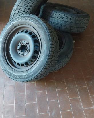 4 cerchioni R15 con gomme invernali usurate