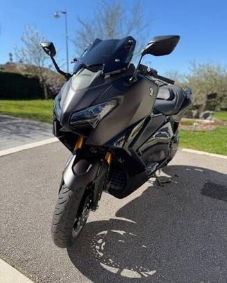 Yamaha T Max 560 TECH MAX DARK MAGMA
